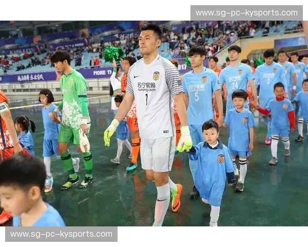 绝版青春:当金陵蓝遇上巴渝红,苏宁与重庆的绿茵史诗 绝版青春:当金陵蓝遇上巴渝红,苏宁与重庆的绿茵史诗